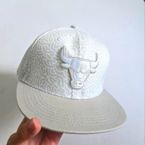 CHICAGO BULLS BMO Melonwear Snapback Hat white grey nwot